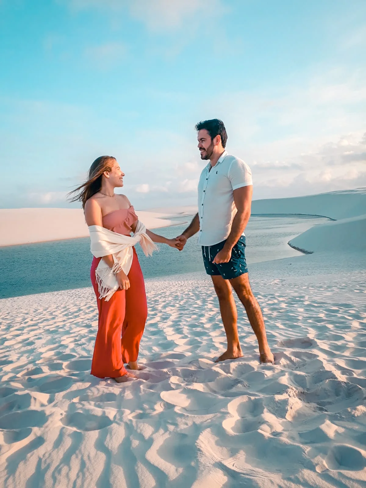 Casal nas dunas dos Lençóis Maranhenses